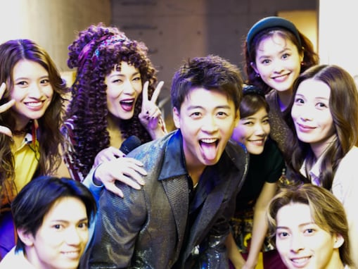 竹内涼真、熱愛報道後初インスタ投稿！ 美男美女に囲まれるショットに「これはいけんよねー？」の声