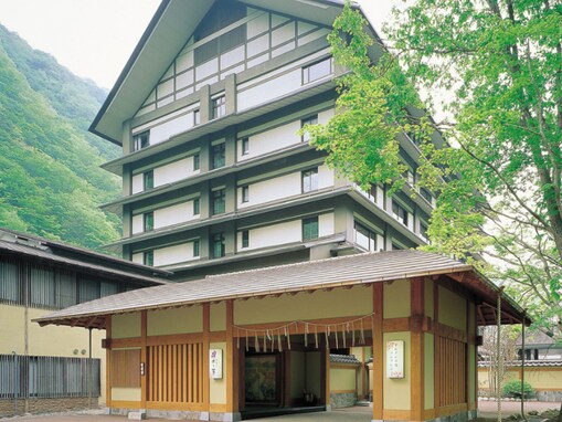 【楽天トラベルセール】「湯西川温泉 彩り湯かしき 花と華」が特別価格で登場中