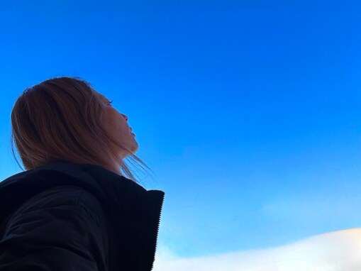 「お久しぶりです」香里奈、最新ショットで東日本大震災を追悼。「この日を忘れてはならない」