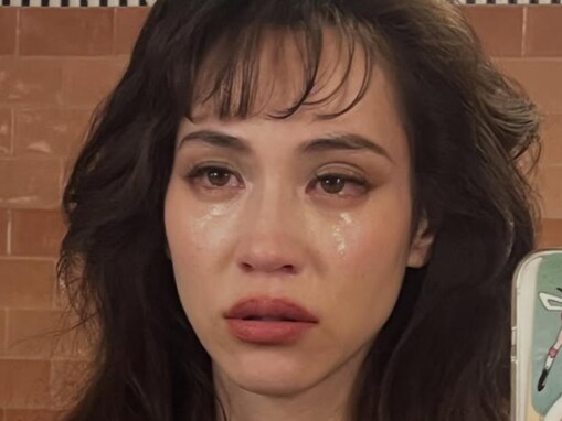 「何かあったの？？大丈夫？」水原希子、泣き顔の自撮りショットに「泣かないで」「何故泣いてるの」反響