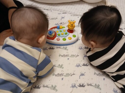 「遺伝子凄いな」中川翔子、双子の成長報告ショットに驚きの声！ 「そっくり」「ほんとかわいい」