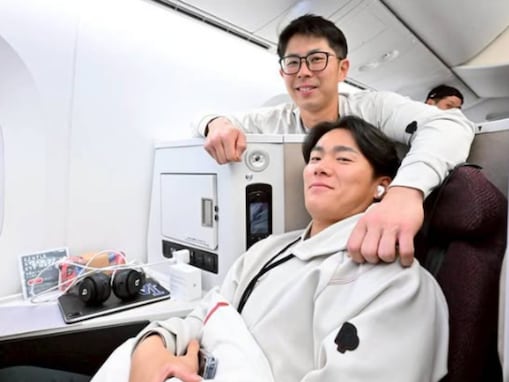 「イチャイチャすんなよー」山本由伸＆若月健矢ら、WBC機内ショット公開「修学旅行みあってかわいい」