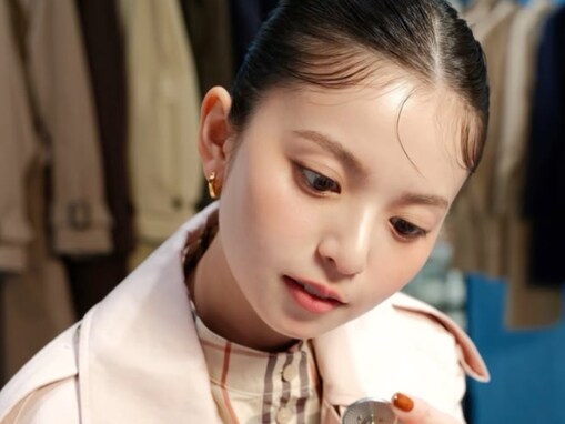 元乃木坂46・齋藤飛鳥、美脚際立つ圧巻スタイル公開！ バーバリーを着たおしゃれコーディネート