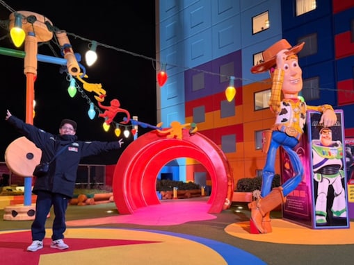 「この姿が親は見たいのよ」ミキ・昴生、家族でトイ・ストーリーホテルへ「Style撮るあたりがオタク笑」