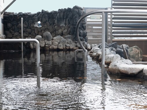 【兵庫県の人気スパ施設】「天然温泉スパ&サウナ awa awa KOBE」は海辺の開放感あふれる施設。潮風を感じる外気浴でリラックス
