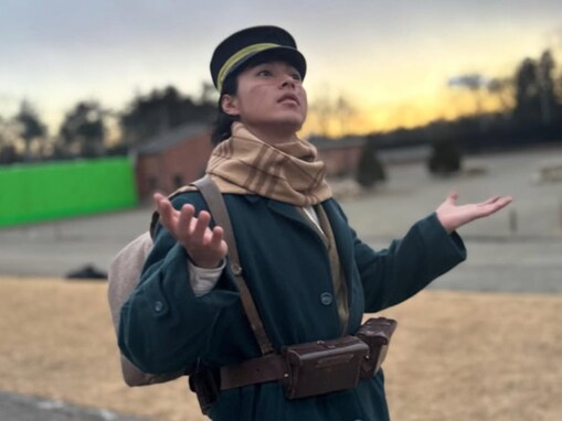 「無邪気なところがたまりません」山崎賢人の『ゴールデンカムイ』オフショットに「可愛すぎます」の声！