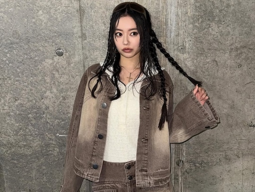 「ほんまに可愛すぎるで」元カップルYouTuber女性、超ミニ丈から美脚を披露！ 「綺麗」「お疲れさーん」