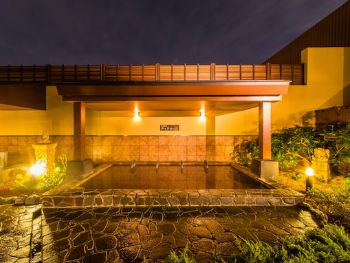 【埼玉県の人気スーパー銭湯】「極楽湯 ロイヤル川口」は店舗数日本一を誇る極楽湯の直営施設。天然黒湯でリラックス