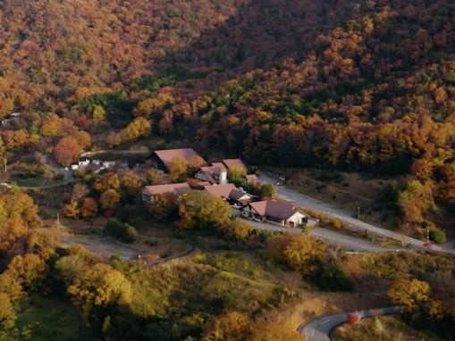 【兵庫県の人気日帰り温泉】「こんだ薬師温泉ぬくもりの郷」は自然と伝統が息づく癒しの施設。丹波焼の陶板風呂でリラックス