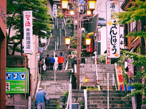 【群馬県】「何度行ってもいい湯」“2つの湯”を比べるのも楽しい「伊香保温泉」の魅力とは？