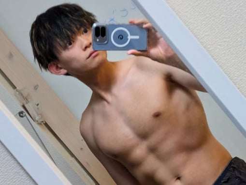 「見た目とのギャップえぐ」松丸亮吾、バキバキ腹筋に驚きの声「イケメンでマッチョで頭良い完璧過ぎます」