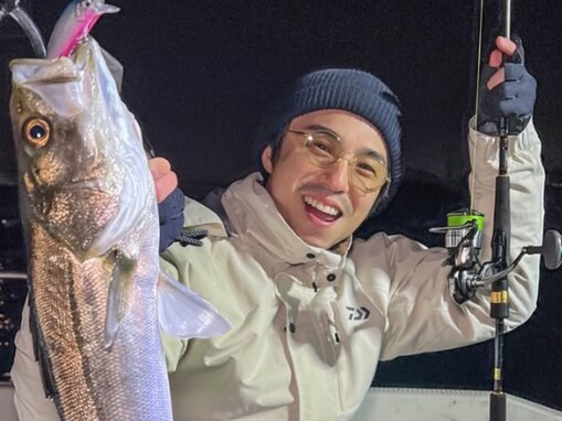 「やっぱり釣りはええねん」中尾明慶、シーバスフィッシングで大物ゲット！「でかい魚さすが」「すごーい」