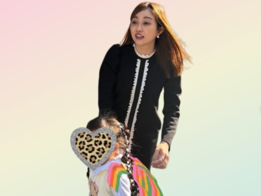 「背景無くて変だよー」菊地亜美、シュールな長女との進級式ショットを公開！ 「あみちゃんの躍動感」