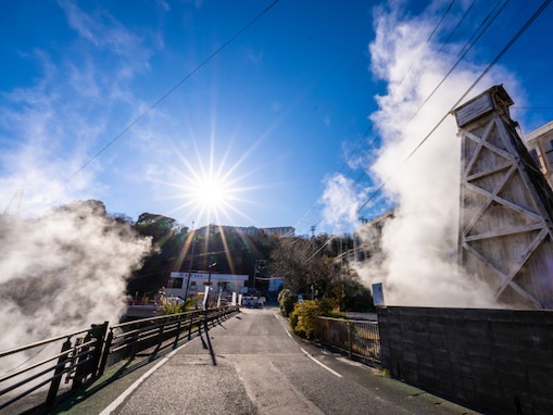 【静岡県】月1回開催の“台湾夜市”も。昭和レトロな風情のある「熱川温泉」の魅力とは？
