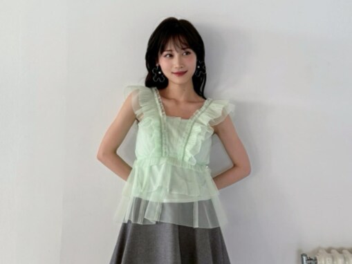 「どれもこれも天才的」山下美月、美脚＆美デコルテ際立つモデルショット披露！ 「ものすごくきれい」