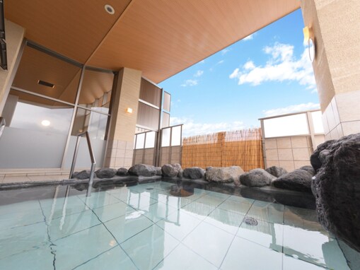 【神奈川県の人気日帰り温泉】「名水はだの富士見の湯」は富士山の絶景と秦野名水を堪能できる施設。美肌の天然温泉でリラックス