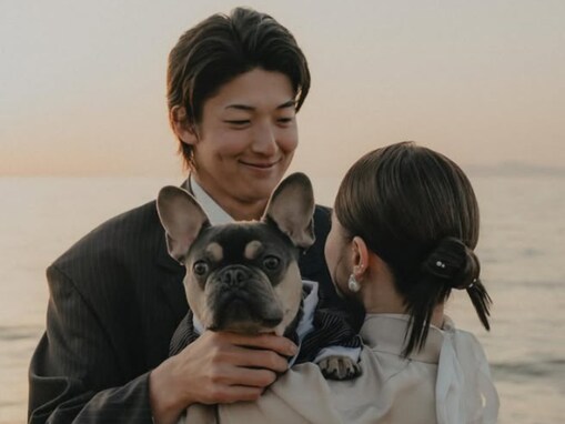 「嫁カワヨ」オリックス・山崎颯一郎、結婚報告！ 夫婦ショット公開「犬デカすぎて神」「末長くお幸せに」