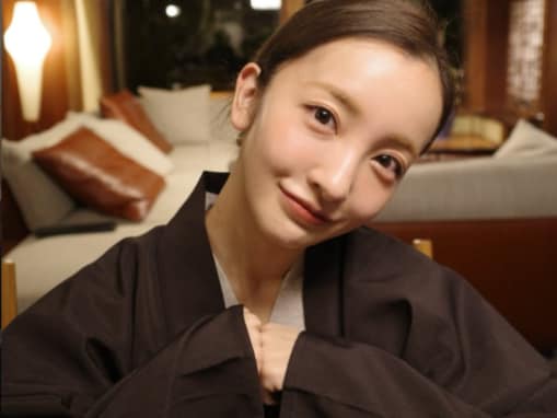 「天使すぎません？」板野友美、色っぽ温泉浴衣ショット披露！ 「赤ちゃんみが強くて可愛すぎます、、」