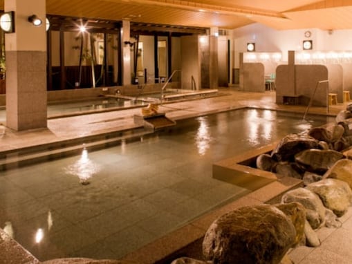 【兵庫県の人気スーパー銭湯】「神戸ハーバーランド温泉 万葉倶楽部」は24時間営業で1日中くつろげる。地上105mの展望足湯庭園も魅力