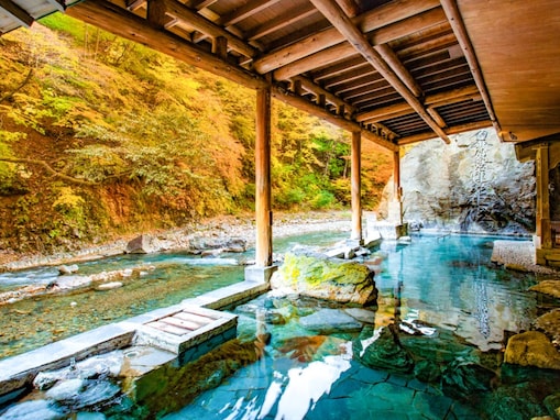 【群馬県の人気ホテル】「四万やまぐち館」は四万川のせせらぎと名物女将の紙芝居に癒やされる宿