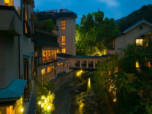 【福岡県の人気ホテル】「脇田温泉 楠水閣」は多彩な露天風呂と美食が魅力