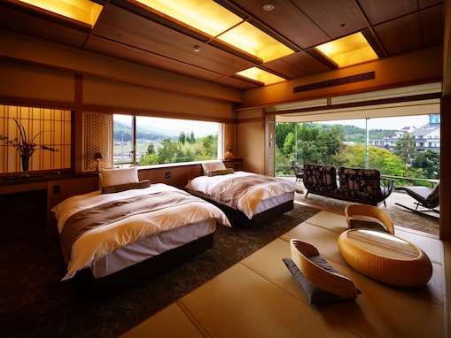 【新潟県の人気ホテル】「月岡温泉 白玉の湯 華鳳」はエメラルドグリーンの名湯と広大な庭園が自慢の贅沢宿