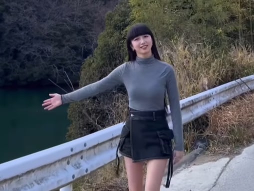 Cocomi、美脚＆ボディライン際立つタートルネック姿で「池を紹介してるだけの動画」公開！