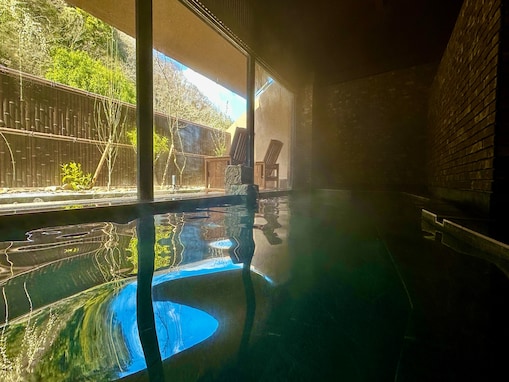 【楽天トラベル売れ筋1位】「伊賀のかくれ宿 赤目温泉隠れの湯 対泉閣」は森に包まれる静寂の温泉宿【3月29日】