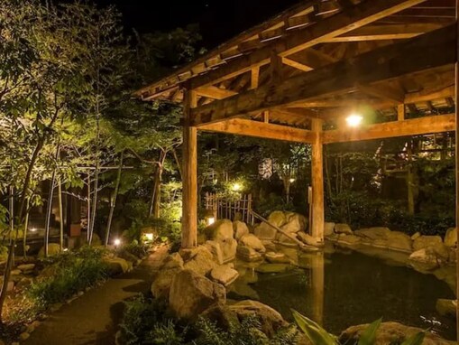 【福岡の人気日帰り温泉】「源泉野天風呂 那珂川清滝」は四季の移ろいを感じる施設。多彩な露天風呂でリラックス