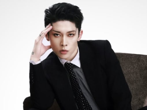 「指名料いくらですか？」MIYAVI、ホスト姿のイケメンショット公開「メロい」「なんで老けないんですか？」