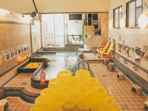 【大阪府の人気銭湯】「辰巳温泉」は昼14時から翌正午まで営業するオールナイト銭湯。体感120度の「暗闇瞑想サウナ」でリラックス