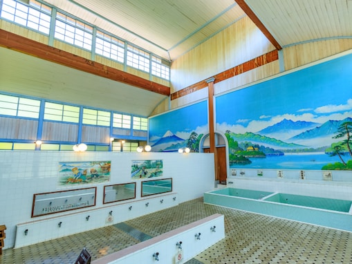 【茨城県の人気スーパー銭湯】「あずま健康センター」は日帰りで入浴・休憩が楽しめる施設。露天の岩風呂でリラックス