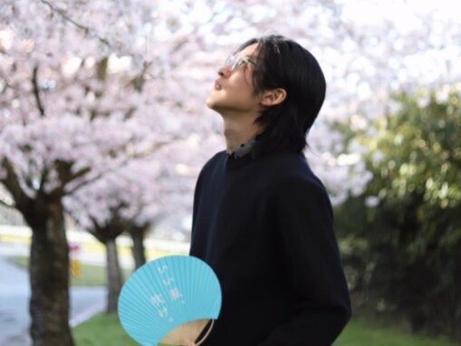 「流石にメロすぎる」目黒蓮、“ちょっと散歩したときの写真”に絶賛の声「髪伸びたね」「ロングもかっこいい」