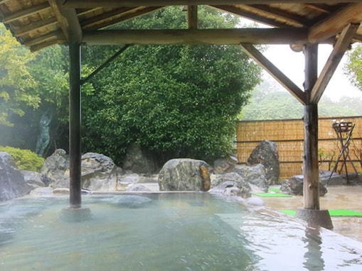 【栃木県の人気日帰り温泉】「日帰り温泉 観音湯」はとろとろの“元祖美人の湯”が自慢の施設。温泉の湯で練り上げた泥パックも楽しめる