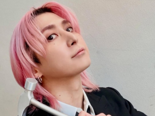 「トンカチやばい笑」佐久間大介、“1番の推しキャラ”コーデに「めっちゃ中二病みたいで好きwww」の声