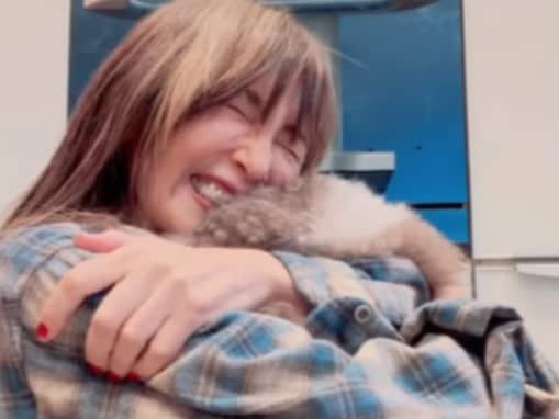 「愛が溢れてる」工藤静香、愛犬4匹とイチャイチャする姿に反響「メロメロ」「可愛すぎてたまらない」