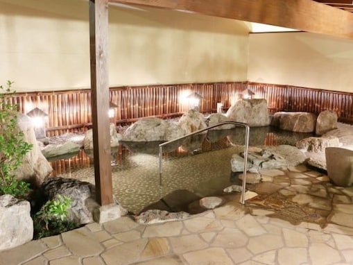 【千葉県の人気スーパー銭湯】「四季の湯」は旅の疲れを癒やす和風とバリ風2つの趣がある施設。露天風呂やサウナでほっと一息