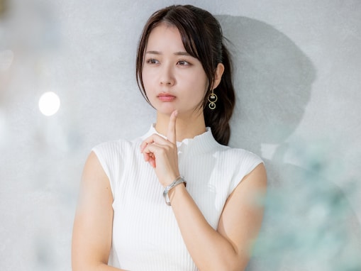 実家を「出る予定はない」。32歳女性、事務職、年収350万円。悩みは「散財してしまう」こと