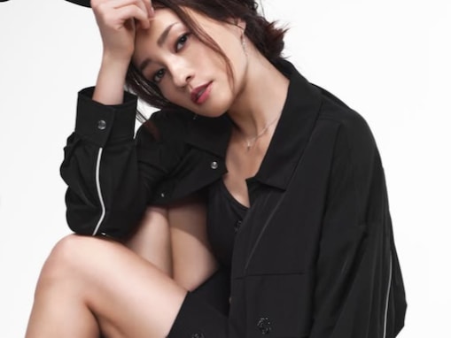 「めちゃくちゃおしゃれ」黒木メイサ、美脚際立つモデルショット披露！ 「美しすぎます」「素敵」