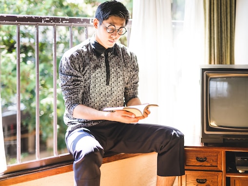 「しっかりと投資を」38歳男性、コールセンターと執筆業で年収300万円。実家暮らしのワケは？