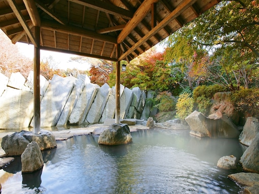 【宮城県の人気ホテル】「秋保温泉 篝火の湯 緑水亭」は幻想的な篝火に包まれる名湯が自慢