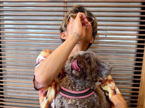 木村拓哉、愛犬が舌を出すプライベートショット公開！ 　「途中で食べたソフトクリームも最高」