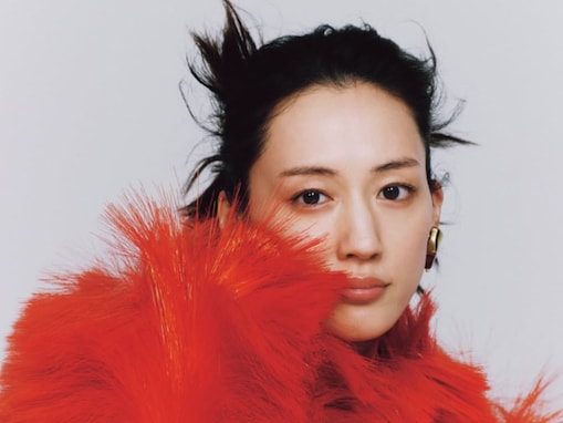 「美人度が増しますね」綾瀬はるか、個性的ヘアも似合うモデルショット公開「こんなファッショナブルな雰囲気」