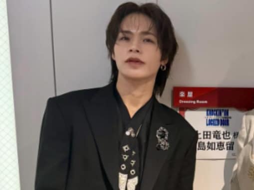 「耽美すぎて二次元みたい」上田竜也、“ニコイチ”の相棒とのツーショット！ 「2人とも王子様すぎる」