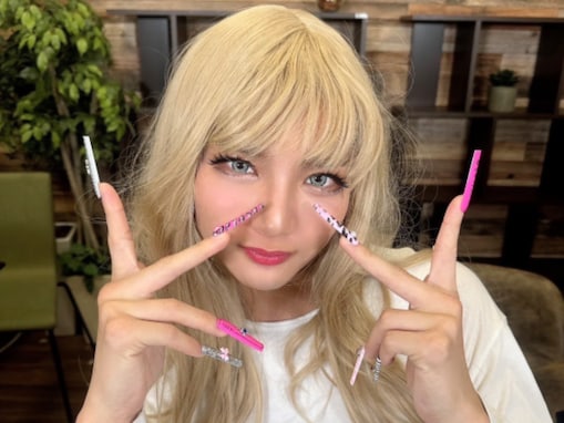 「すごい美人がおる…」男性アイドル、エルフ荒川のギャルメイクで変身！「ウソだろ」「ゆきぽよかと」