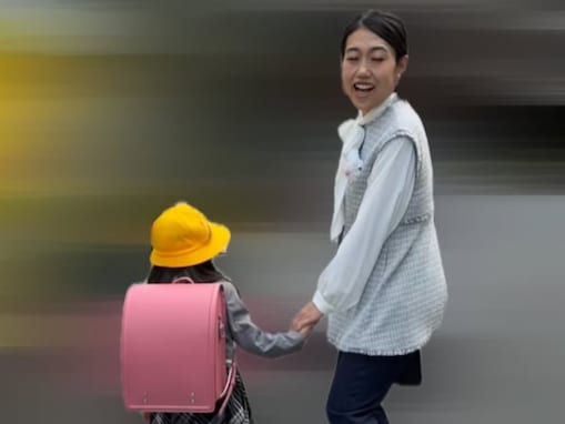 「毎日よく頑張ってますね」横澤夏子、長女の小学校入学式に出席！ 「写真がらしすぎて笑いました〜」