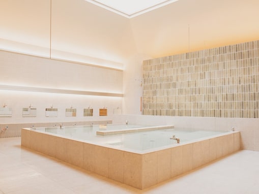 【京都府の人気銭湯】「明司湯」は昭和の面影と現代の感性が融合した施設。軟水の「深風呂」や「ボナサウナ」でリラックス