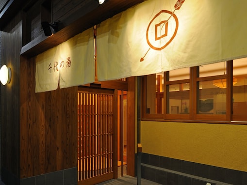 【東京都の人気銭湯】「千代の湯」は学芸大学駅から徒歩2分。昔懐かしい富士山のペンキ絵に癒される