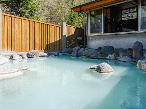【中禅寺温泉の人気ホテル】「日光中禅寺温泉 中禅寺金谷ホテル」は伝統のフレンチと森林露天風呂が魅力
