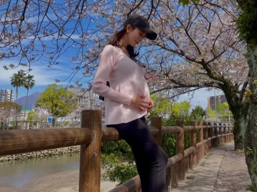 「いつのまにか妊婦さんに！」人気グラドル、ふっくらおなか披露「母親になる実感があまり持ててませんが」